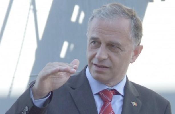 Ponta evită să spună dacă Geoană îşi menţine colegiul Dăbuleni